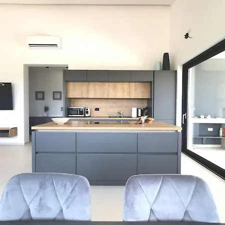 Aquila Villa